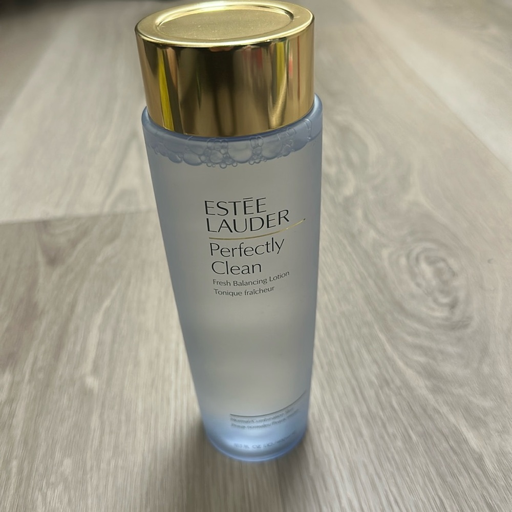 brand new Estée Lauder lotion